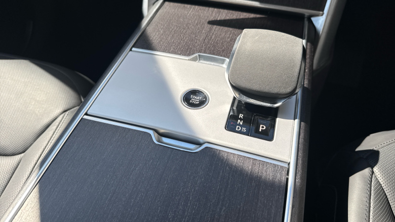 Land Rover Range Rover 3.0 D300 SE 4dr Auto Diesel Estate